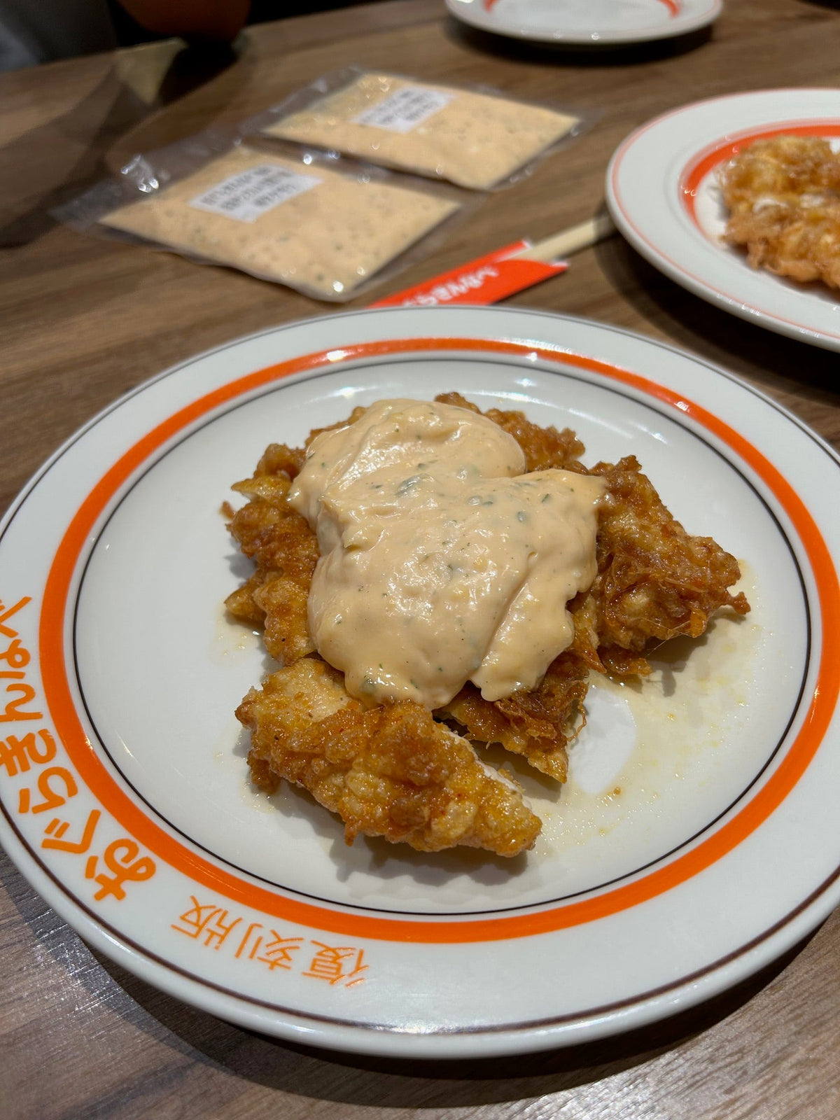 もっと「お店の味」へ。タルタルソース改良の試食会を行っています。