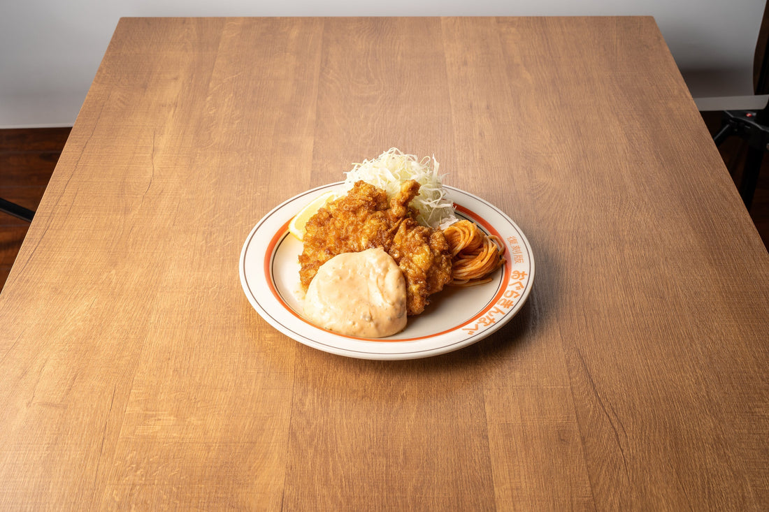 一枚一枚、手で揚げる。お店と同じ規格で届けています。